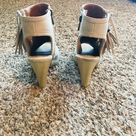 Pumps - Picture 2 of 3